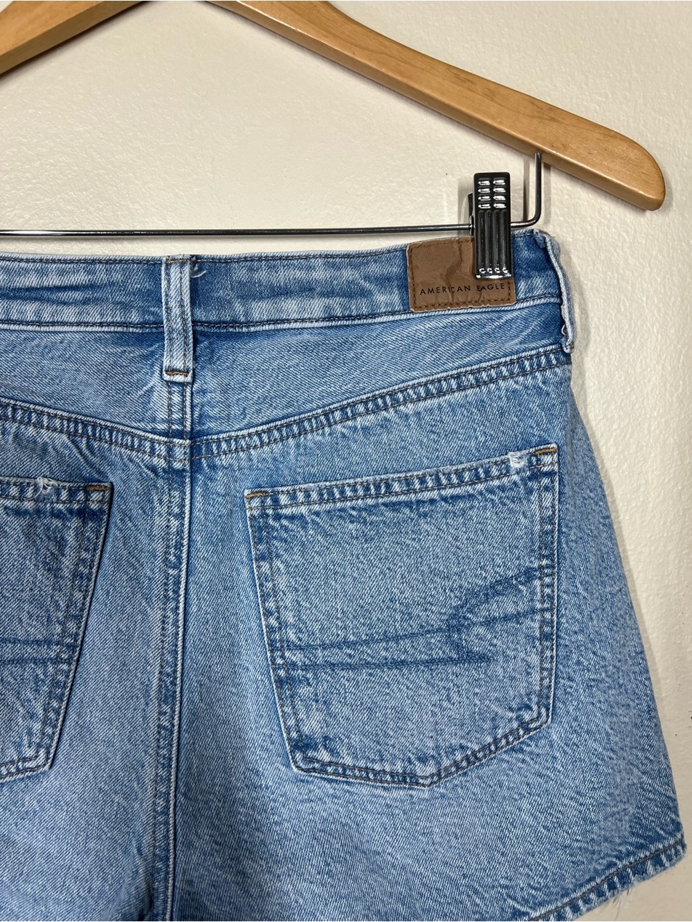 American Eagle Outfitters Women’s Light Blue High Rise Denim Mom Shorts Size 2 - Picture 5 of 7
